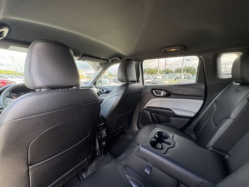 Used 2024 Jeep Compass Limited image 11