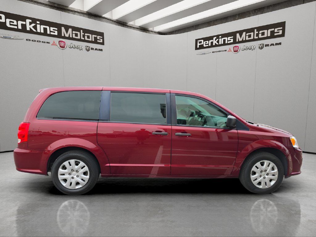 Used 2019 Dodge Grand Caravan SE w/ UConnect Hands-Free Group FWD image 6