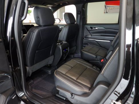 Used 2025 Chevrolet Traverse High Country w/ LPO, Floor Liner Package AWD/4WD image 19