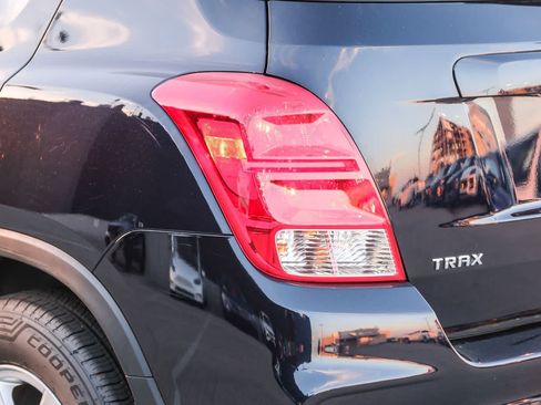 Used 2022 Chevrolet Trax LS w/ Tint and Cruise Package FWD image 7