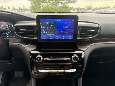 Used 2021 Ford Explorer Limited w/ Equipment Group 301A AWD/4WD image 18