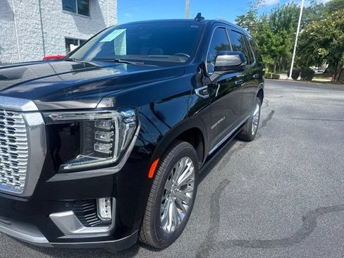 Used 2021 GMC Yukon Denali w/ Denali Premium Package AWD/4WD image 5