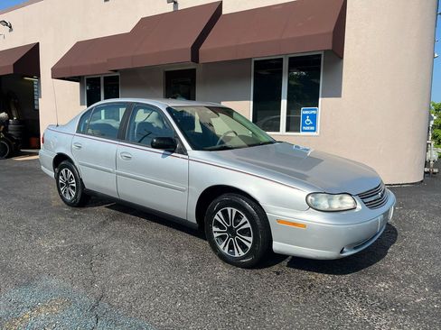 Used 2005 Chevrolet Malibu Classic FWD image 3