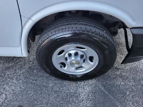 Used 2018 Chevrolet Express 3500 LS RWD image 33