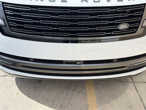 Used 2023 Land Rover Range Rover SE image 12