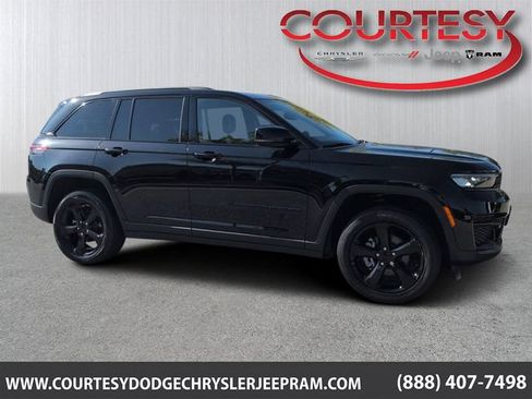 Used 2023 Jeep Grand Cherokee Altitude AWD/4WD image 1