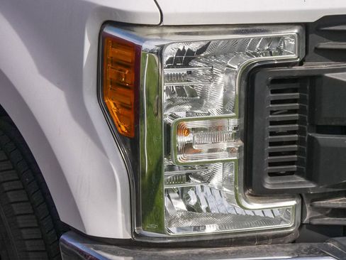 Used 2017 Ford F350 XL w/ Power Equipment Group RWD image 4