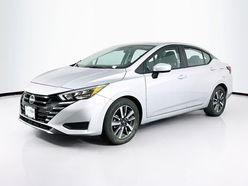 Used 2025 Nissan Versa SV FWD image 3