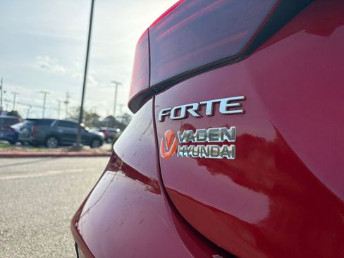 Used 2024 Kia Forte LXS w/ LXS Technology Package image 9