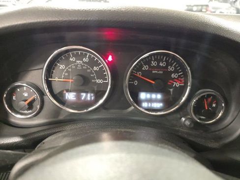 Used 2016 Jeep Wrangler Unlimited Rubicon AWD/4WD image 17
