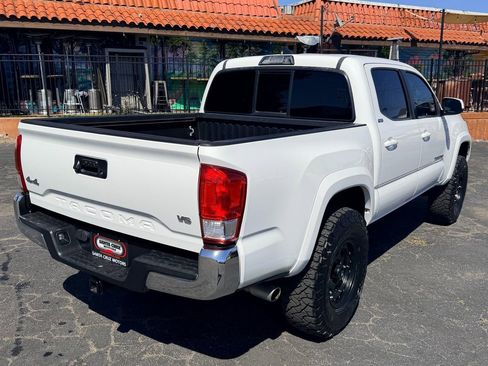 Used 2017 Toyota Tacoma SR5 AWD/4WD image 6