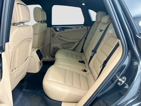 Used 2026 Porsche Macan AWD/4WD image 18