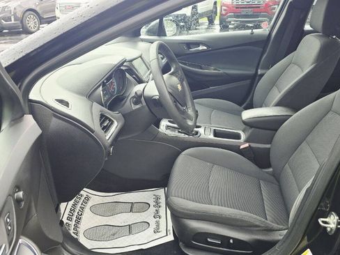 Used 2018 Chevrolet Cruze LT w/ Redline Edition FWD image 11