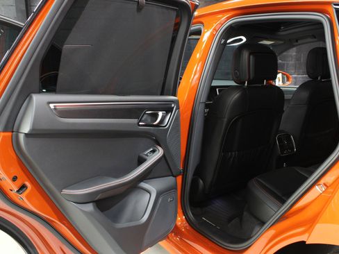 Used 2023 Porsche Macan GTS w/ Premium Package Plus image 39