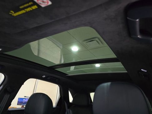 Used 2022 Bentley Bentayga image 46