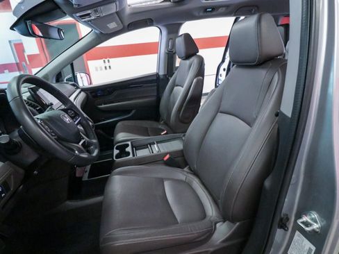 Used 2023 Honda Odyssey Touring image 11