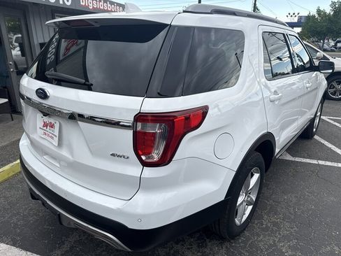 Used 2017 Ford Explorer XLT w/ Equipment Group 201A AWD/4WD image 8