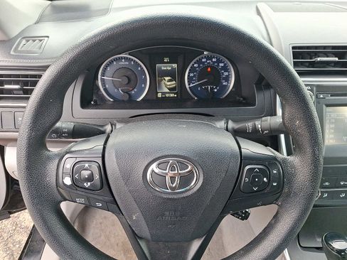 Used 2016 Toyota Camry LE image 19