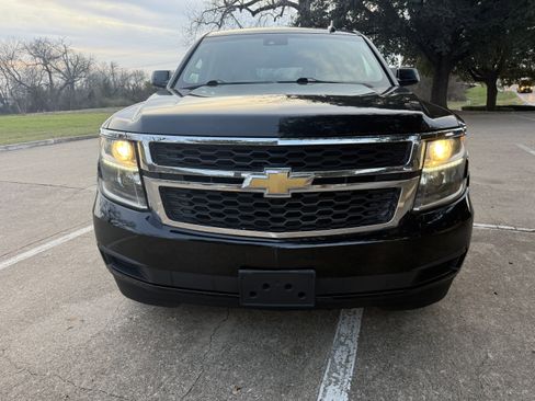 Used 2019 Chevrolet Suburban LT image 2