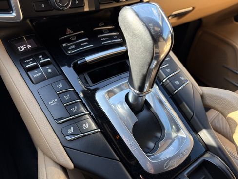 Used 2016 Porsche Cayenne AWD/4WD image 19