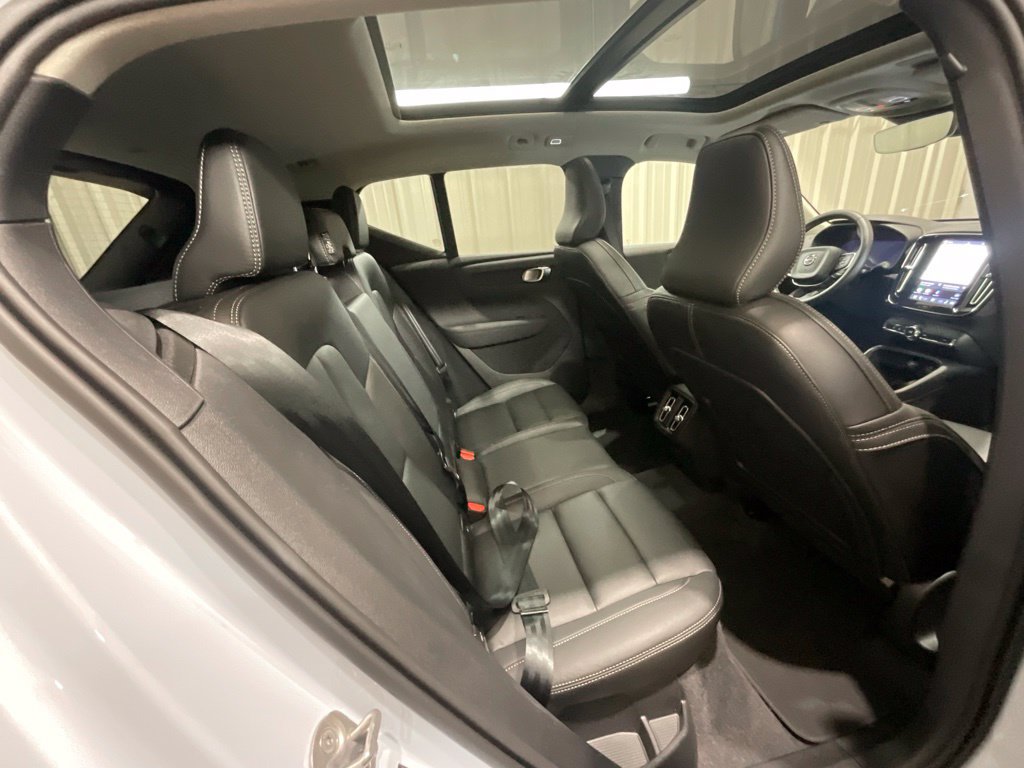 Used 2026 Volvo XC40 B5 Plus AWD/4WD image 15