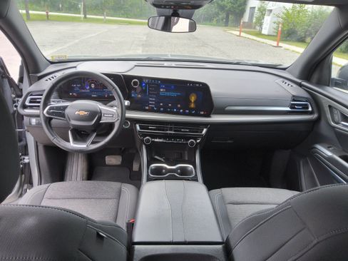 Used 2024 Chevrolet Traverse LS FWD image 18