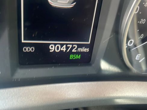 Used 2018 Toyota RAV4 XLE AWD/4WD image 3