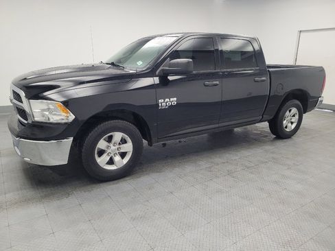 Used 2022 RAM 1500 Classic SLT image 2