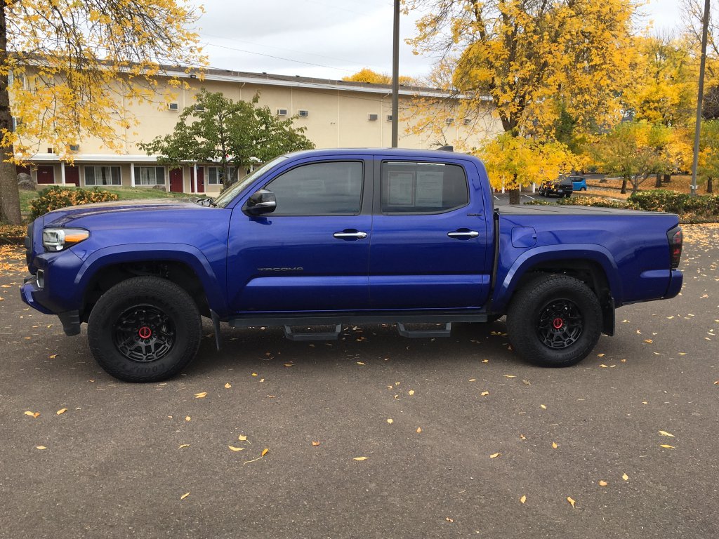 Used 2022 Toyota Tacoma Limited w/ Black Out Package (TMS) AWD/4WD image 3
