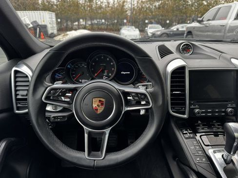 Used 2018 Porsche Cayenne image 33