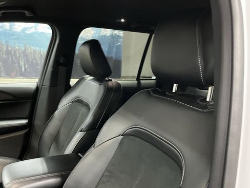 Certified 2025 Jeep Grand Cherokee Altitude image 16