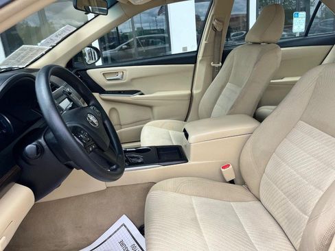 Used 2017 Toyota Camry LE FWD image 11