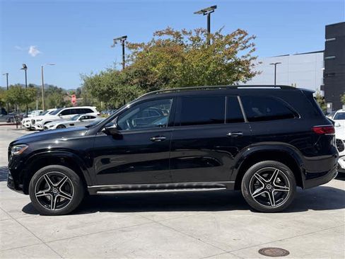 Used 2023 Mercedes-Benz GLS 450 4MATIC image 3
