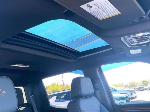Used 2025 Chevrolet Silverado 1500 High Country w/ High Country Premium Package AWD/4WD image 14