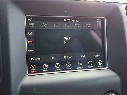Used 2019 Jeep Grand Cherokee Laredo AWD/4WD image 17