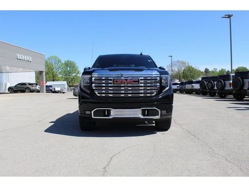 Used 2024 GMC Sierra 1500 Denali w/ Technology Package AWD/4WD image 8
