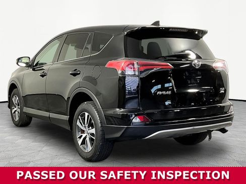 Used 2018 Toyota RAV4 XLE AWD/4WD image 4