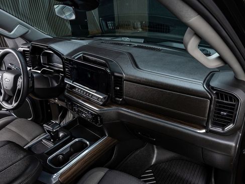 Used 2023 Chevrolet Silverado 1500 RST AWD/4WD image 17
