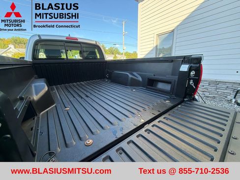 Used 2017 Toyota Tacoma SR w/ SR Convenience Package AWD/4WD image 13