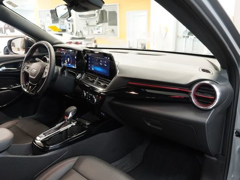 Certified 2025 Chevrolet Trax RS w/ Driver Confidence Package image 32