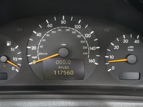 Used 2002 Mercedes-Benz CLK 320 Cabriolet w/ K4 Opt Pkg image 21
