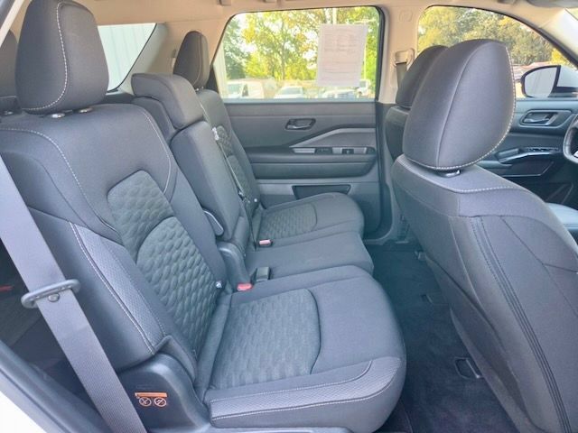 Used 2023 Nissan Pathfinder SV AWD/4WD image 10