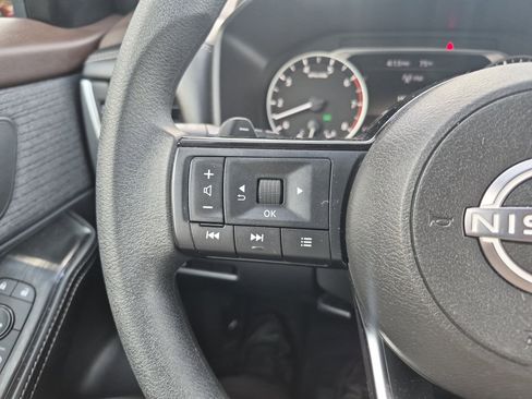 Used 2023 Nissan Rogue SV image 23