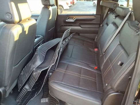 Used 2024 Chevrolet Silverado 2500 High Country w/ Technology Package image 9