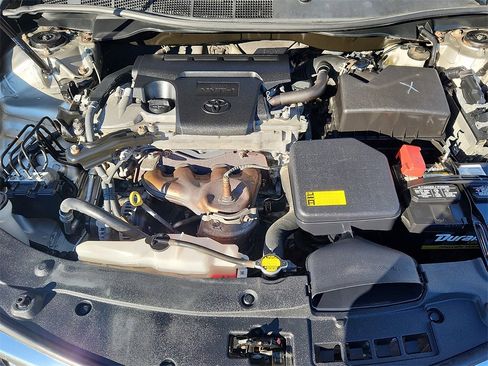 Used 2014 Toyota Camry LE image 27