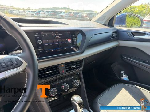 Used 2023 Volkswagen Taos SE w/ Panoramic Sunroof Package FWD image 15
