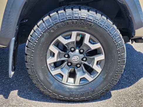 Used 2019 Toyota Tacoma TRD Off-Road AWD/4WD image 30