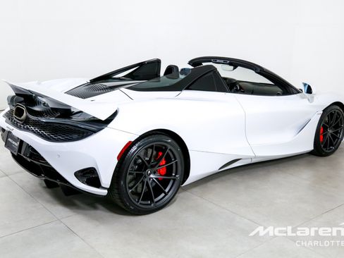 Used 2026 McLaren 750S Spider RWD image 10