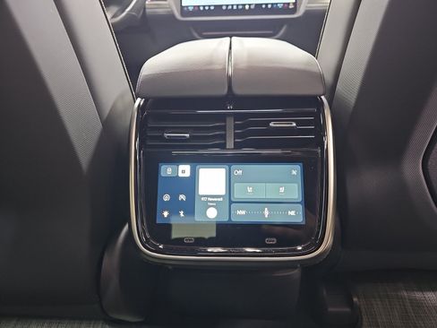 Used 2024 Rivian R1T Adventure AWD/4WD image 28