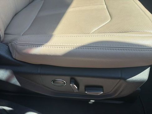 Used 2024 Ford Expedition Limited image 7